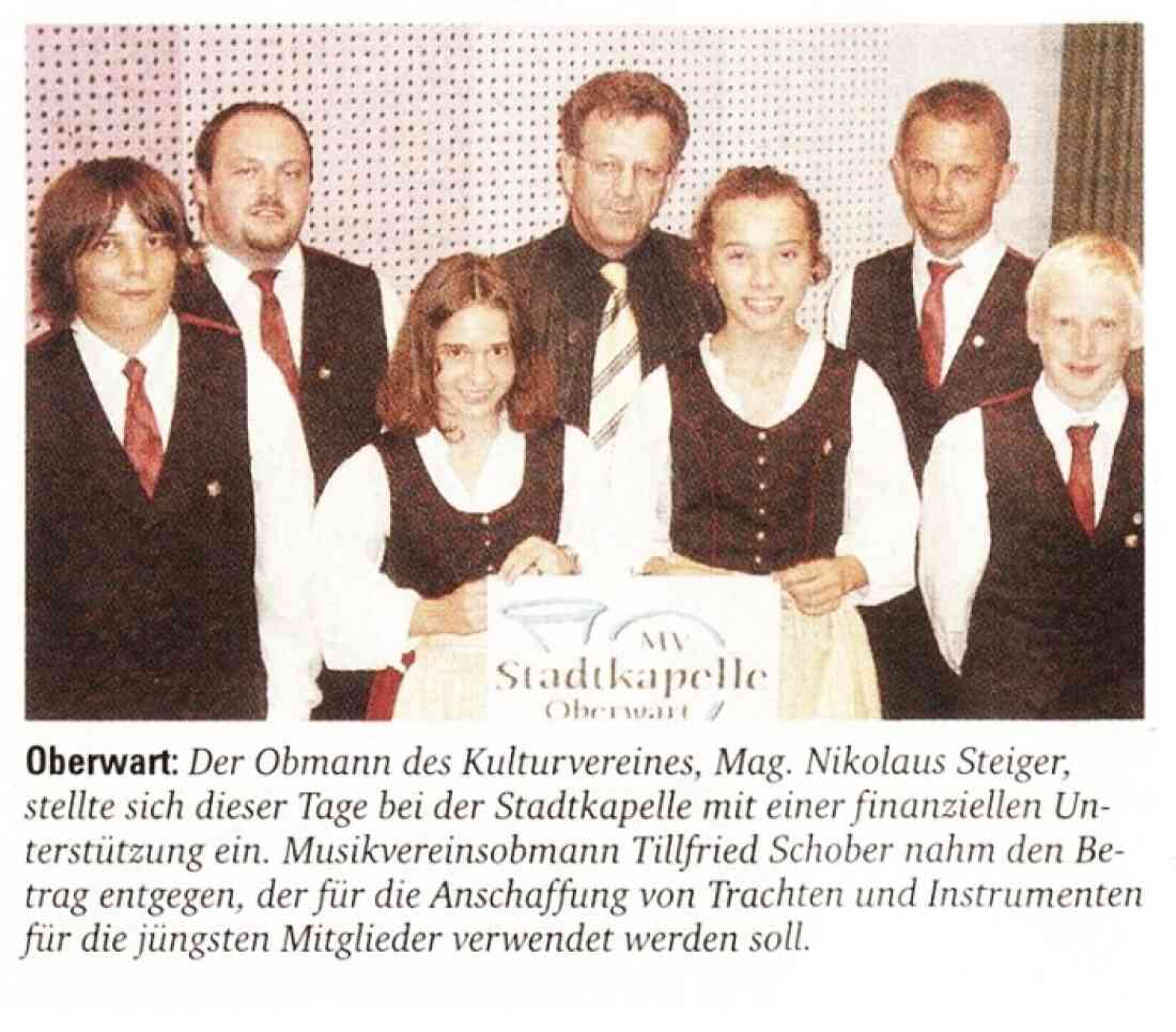 Kurzbericht in der BF vom 4. Okt. 2006: Stadtkapelle - der Obmann des Kultutvereins, Mag. Nikolaus Steiger, übergibt eine Unterstützung (Miertl/Obojkovits/Baumgartner/Poiger/Steiger/Schober)