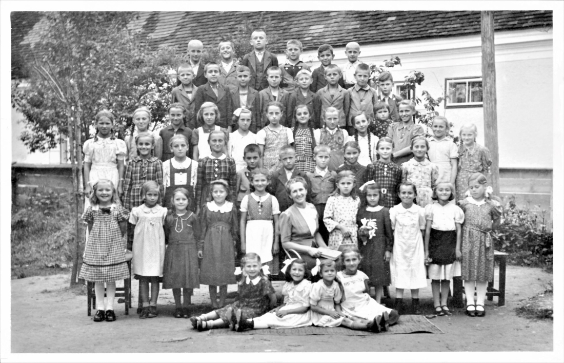 1. und 2. Klasse der reformierten Schule (Farsky/Sütheö) - Jahrgang 1930/31