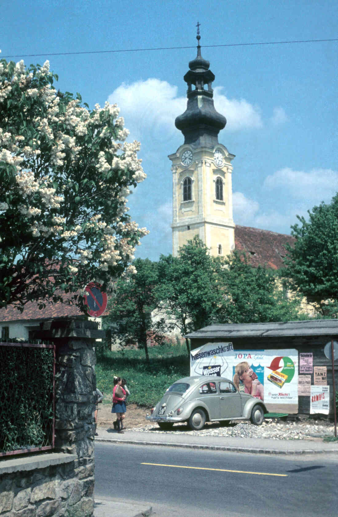 Blick auf die röm. kath. Pfarrkirche Maria Himmelfahrt