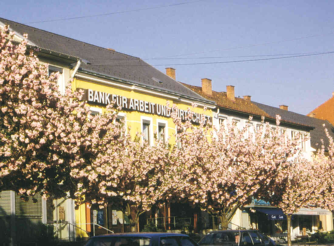 BAWAG: Bank für Arbeit und Wirtschaft (Hauptplatz 3 und 5)