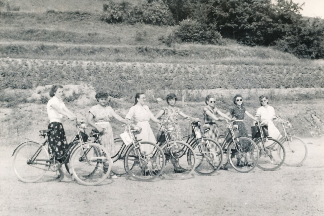 Fahrradausflug einer röm. kath. Jung-Damen-Gruppe ins Steirische (Graf/Imre/Holzer/Halwachs/Krautsack/Erdely/Eigenbauer)