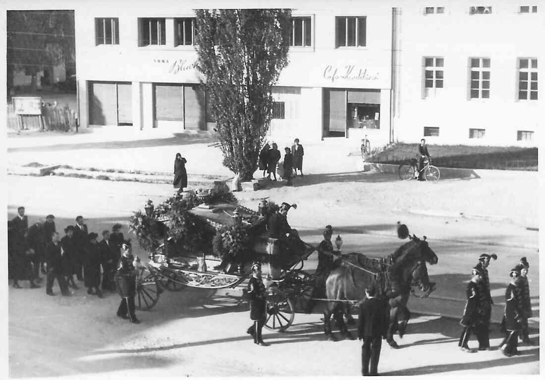 Leichenzug mit Galawagen der Bestattung Tölly - Begräbnis Josef Seper *1903/+1950, Gastwirt (evang. AB)