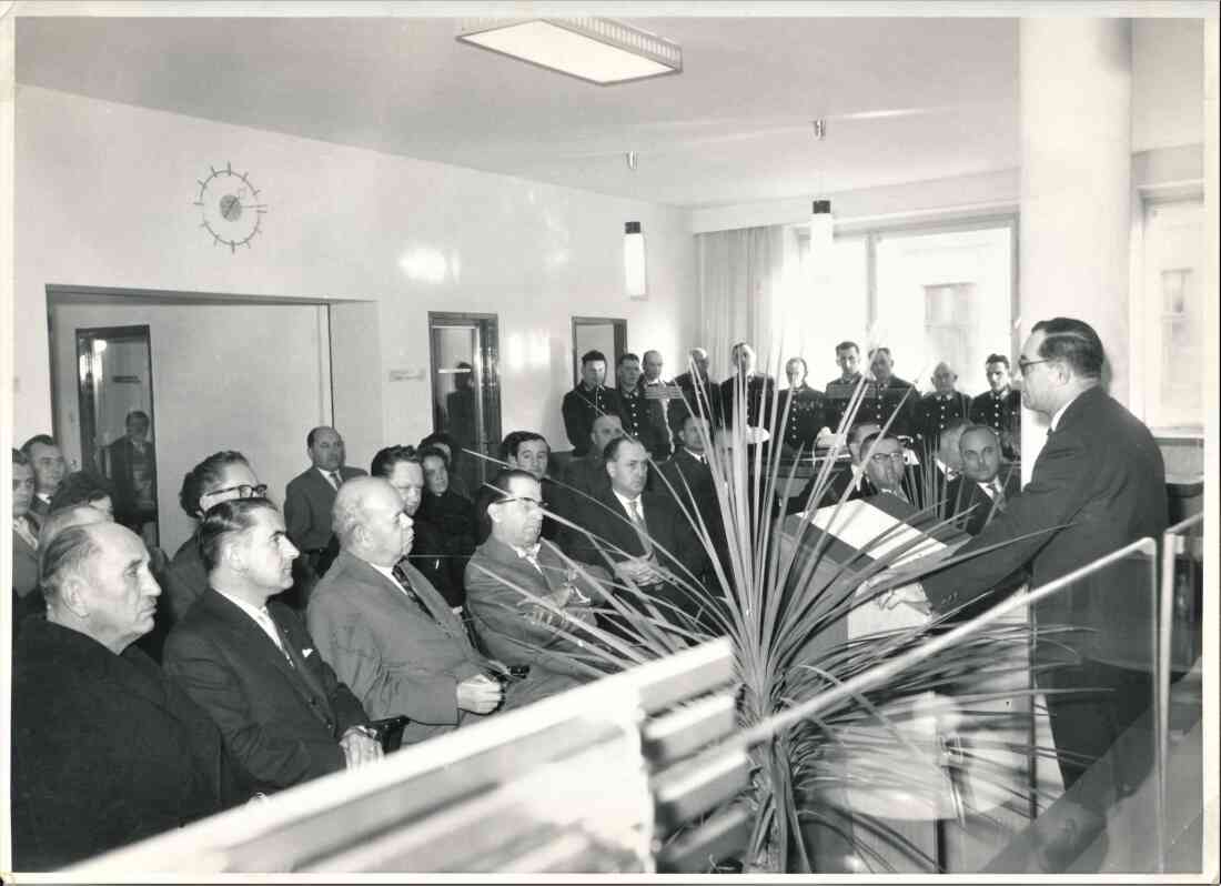 Eröffnung der neuen Postfiliale im Forumgebäude (Wienerstraße 1) - Wagner/Nemecz/Hatvagner/Fülöp/Potschy/Baumgartner/Brunner