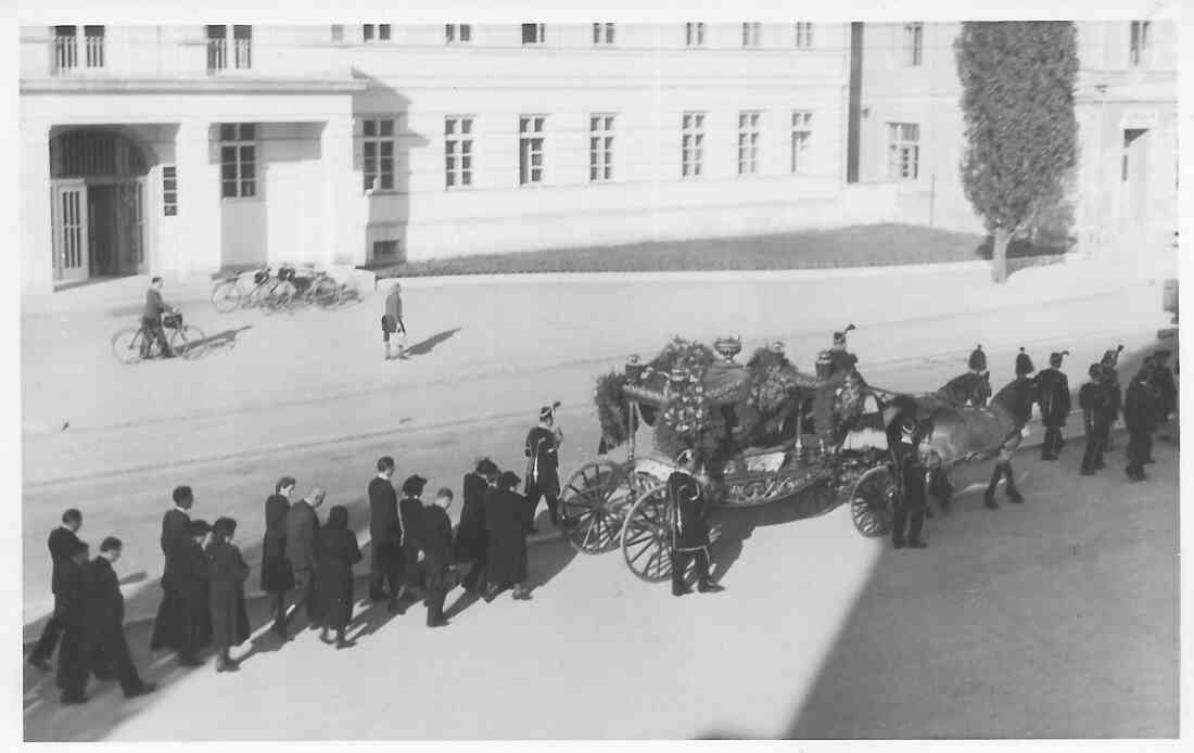 Leichenzug mit Galawagen der Bestattung Tölly - Begräbnis Josef Seper *1903/+1950, Gastwirt (evang. AB)
