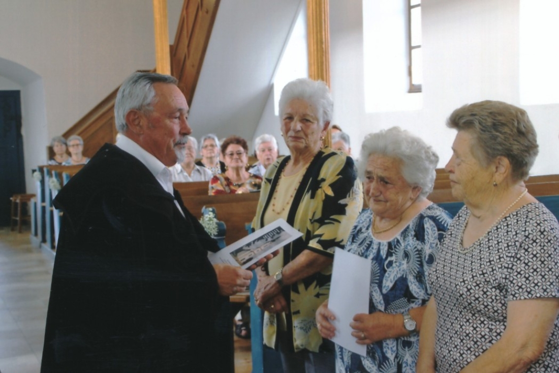 Reformierte Pfarrgemeinde: Eiserne Konfirmation 2019 - Pfarrer Guthy überreicht die Erinnerungsblätter - Gangoly/Sterniczky/Seper