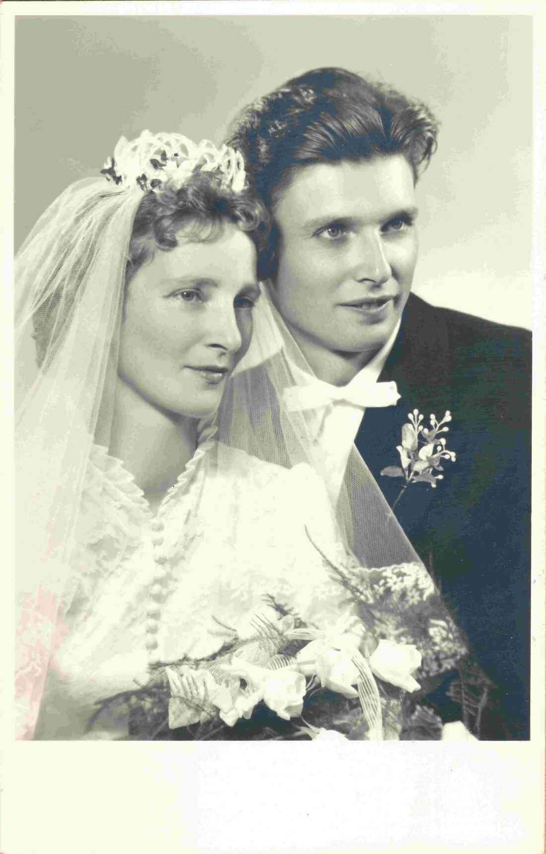 Das Hochzeitspaar Erich Langer (*1934/+2010) und Elfriede Graf (*1936/+2015)