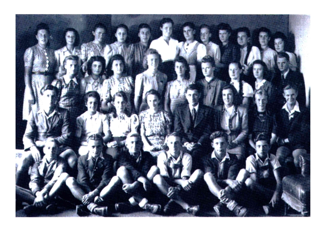 Abschlussklasse der Handelsschule im Schuljahr 1943/1944 unter Dir. Dkfm. Josef Lehmacher