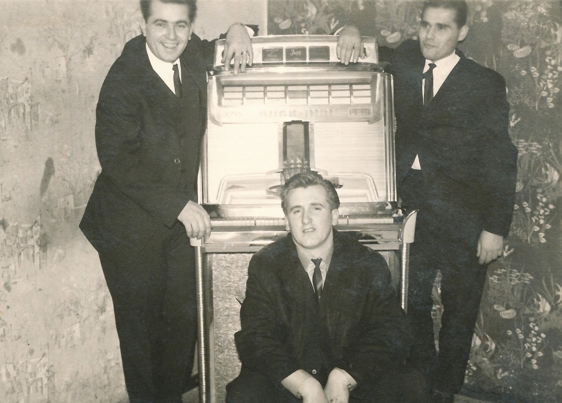 Der Wurlitzer in der Kellerbar beim "Sani" (Rummel - Eisgartl) - Steinamangererstraße 14 // Kiss/Hegedüs/Wagner