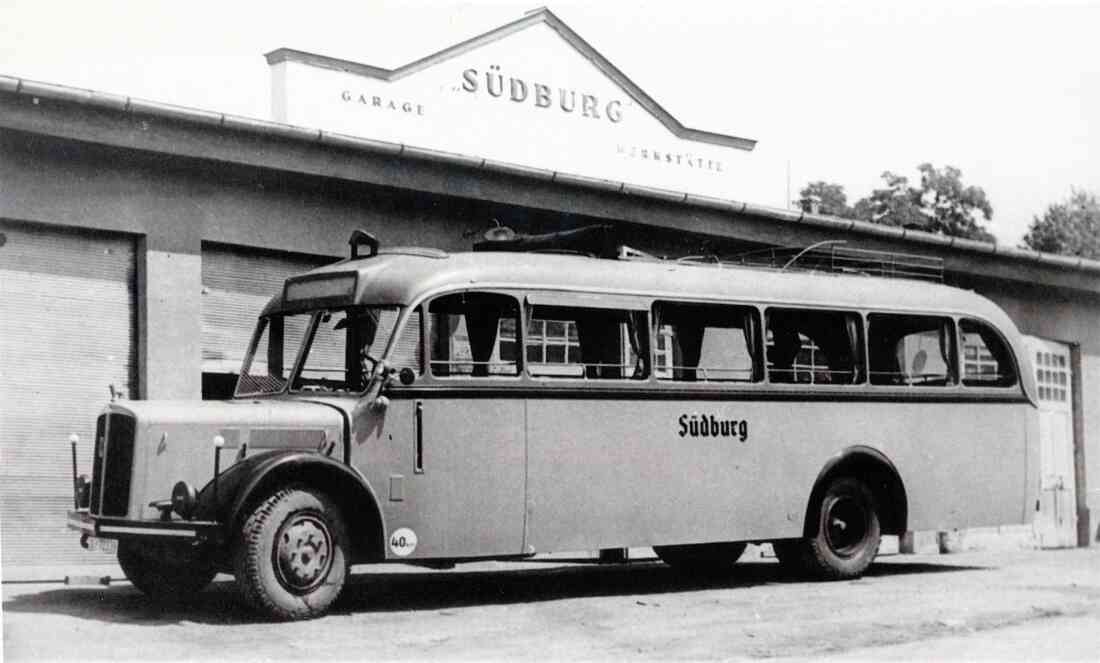 Südburg: Ein Bus der Marke Gräf & Stift 120 O vor der Südburggarage (Schlainingerstraße 7)