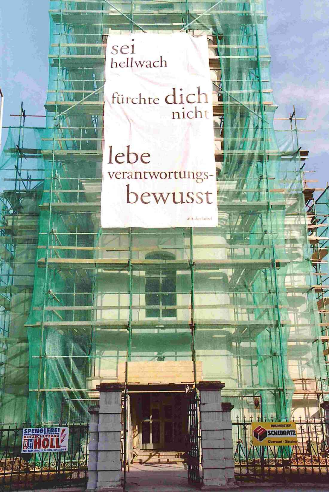 Kirche der evang. Pfarrgemeinde AB während der Außenrenovierung 2004
