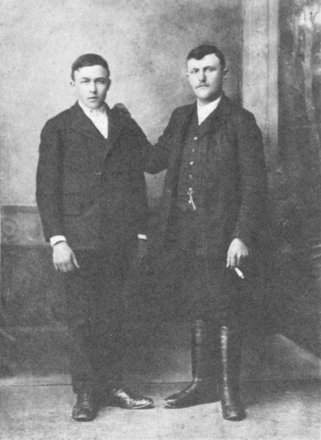 Patensohn und Pate in der oberwarter Männertracht - Portrait