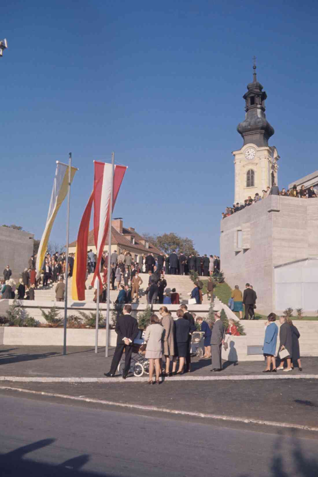 Weihe der neuen röm. kath. Osterkirche