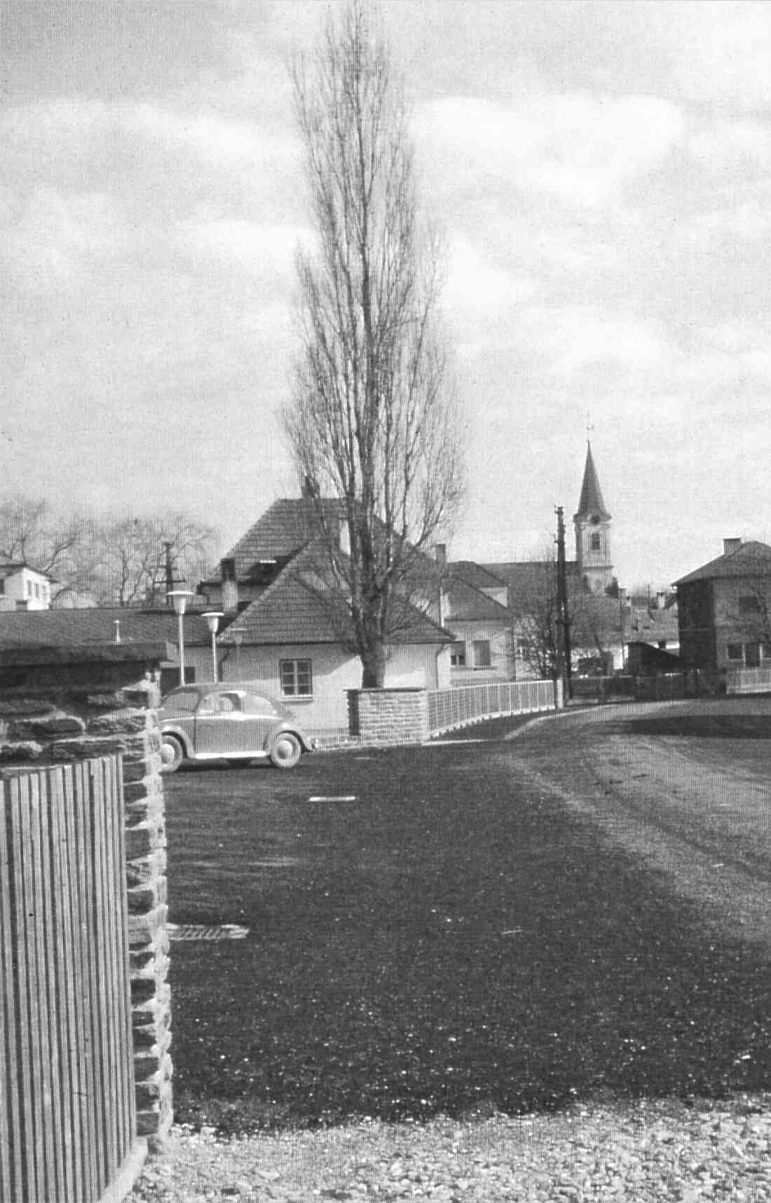 Graf Erdödystraße mit Blick auf die evang. Kirche AB