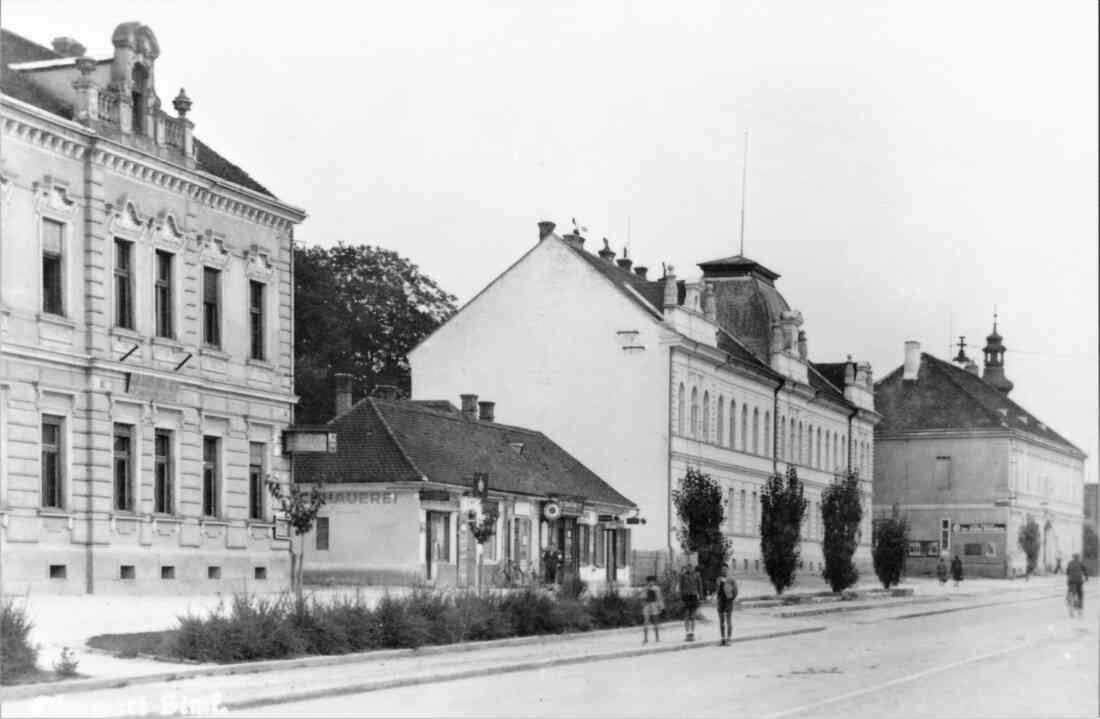 Hauptplatz mit Rathaus
