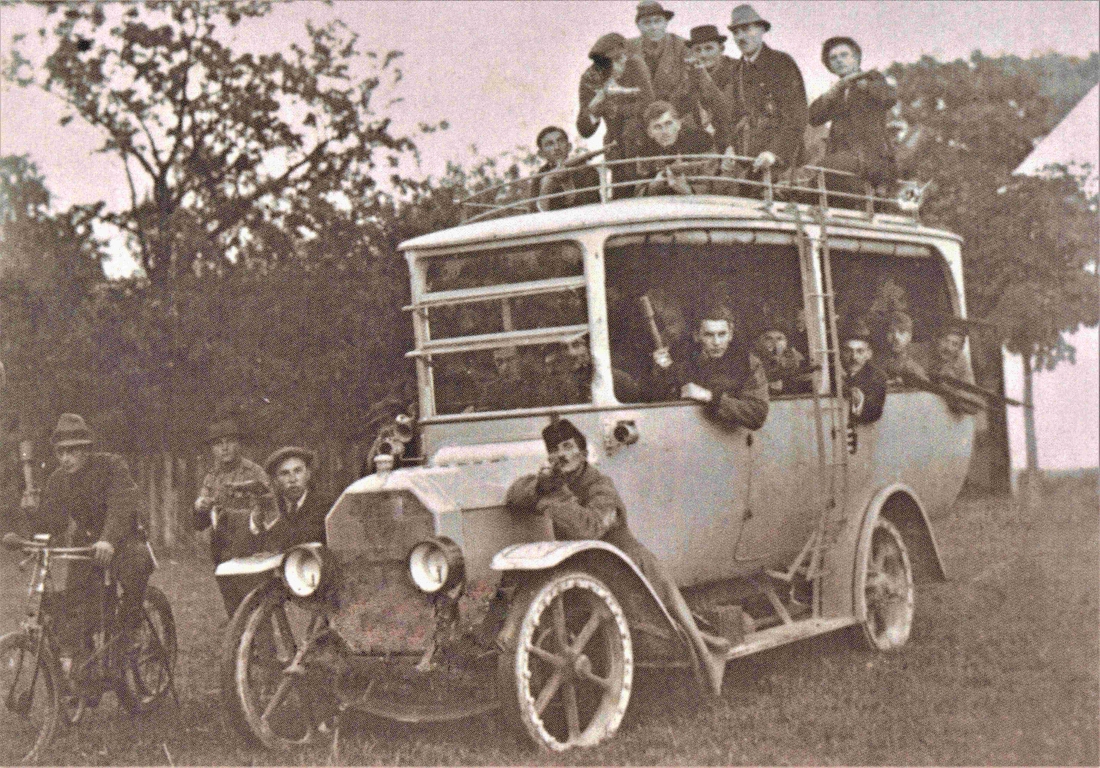 "Freischärlerstaat" Leithabanat (ung. Lajtabánság oder Leitha-Banschaft) Gruppe von Freischärlern in einem umfunktionierten Autobus / Raffelmühle