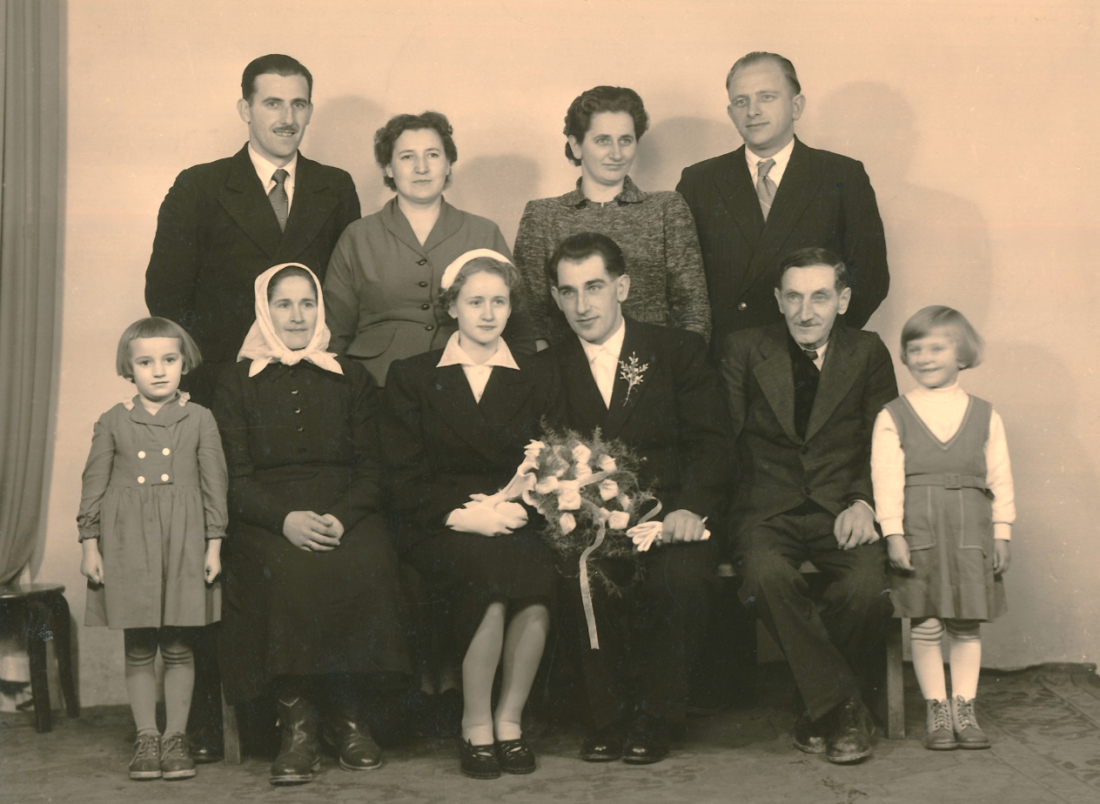 Gruppenbild der Hochzeit Margarethe Körper (+1936) und Johann Guger (*1932/+1998) - St. Martin 31/Oberwarterstraße 37