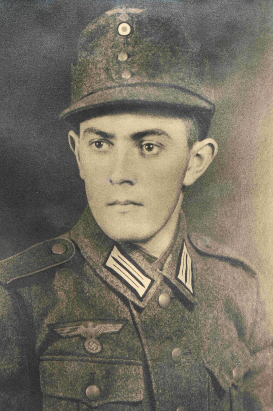 Alexander Frauer (*1917/+1990) als Soldat der deutschen Wehrmacht - Unterwarterstraße 2 (Portrait)