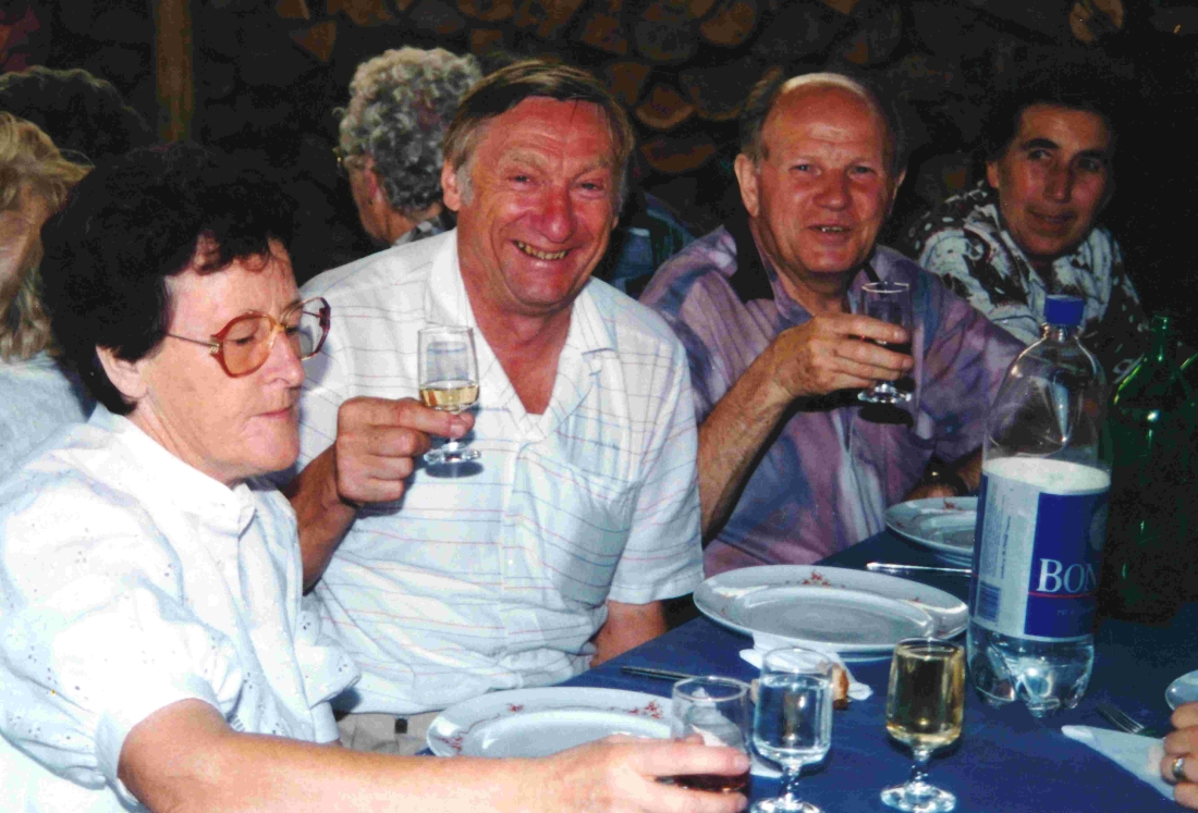 Oberwarter Gruppe in geselliger Runde - Benkö und Jezerniczky