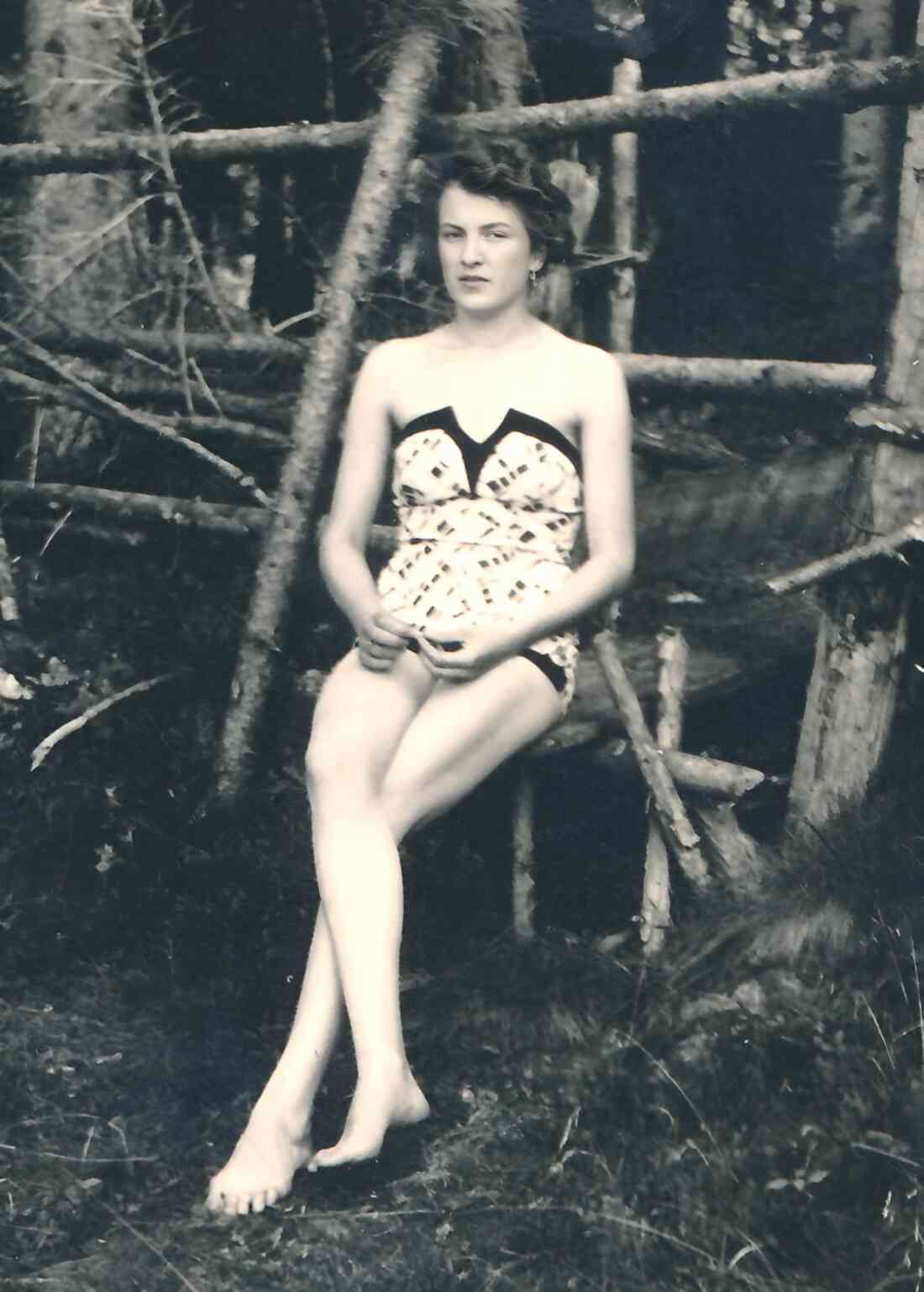 Badenixe: "Gretl" Margareta Brandstätter (verh. Neubauer) im Badetrikot