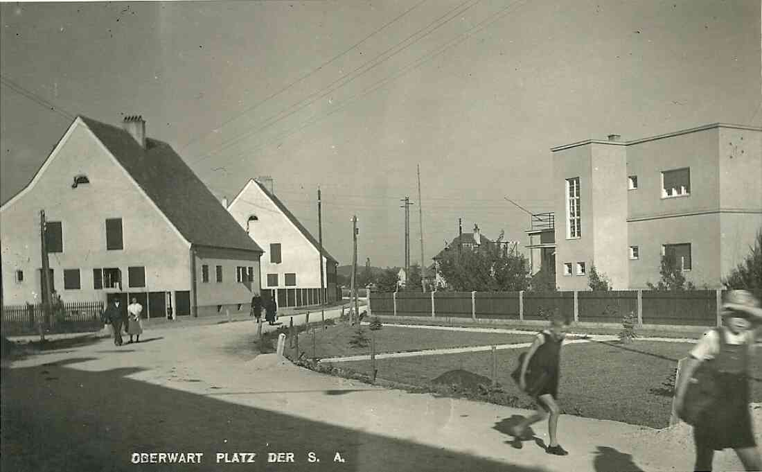 Platz der S.A. / Wohnhäuser der Bewag und rechts das Salamon Haus (heute der Beginn der Graf Erdödystraße)