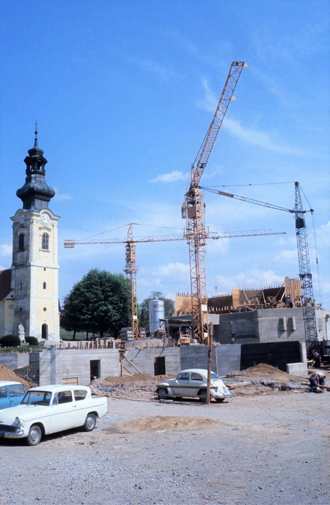 Bau der neuen röm. kath. Osterkirche