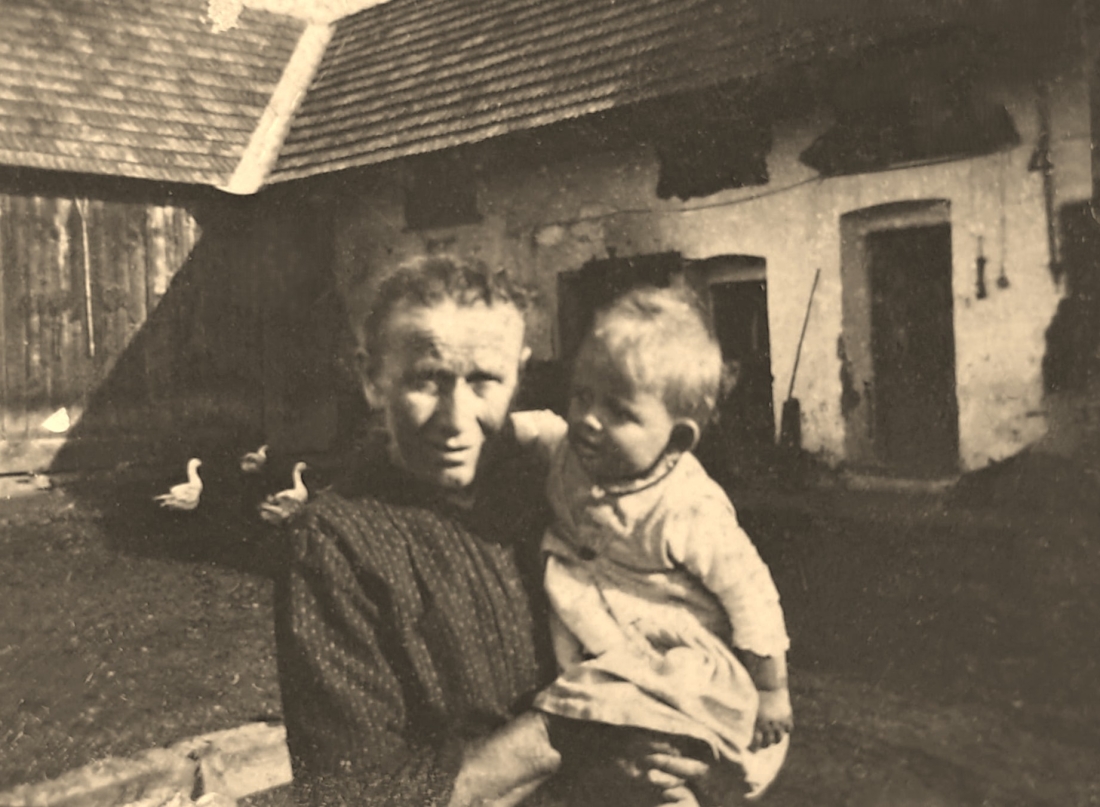 Theresia Garber (geb. Horvath, *1874/+1933) mit Tochter Justine (verh. Mohat, *1905/+1981) - St. Martin 2 / Brunnriedweg 4 bzw. 4b