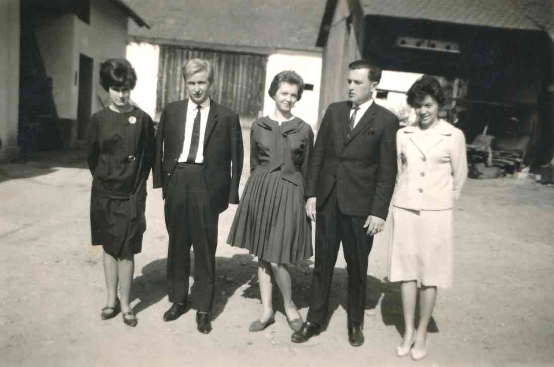 Im Hof der Familie Miklos - Steinamangererstraße 49 (Oswald/Pomper)