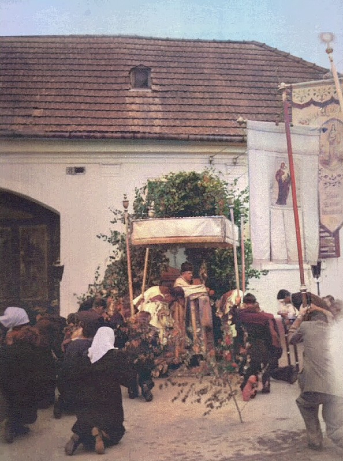 St. Martin - röm. kath. Pfarre: Fronleichnamsprozession mit Pfarrer Paul Jagenbrein