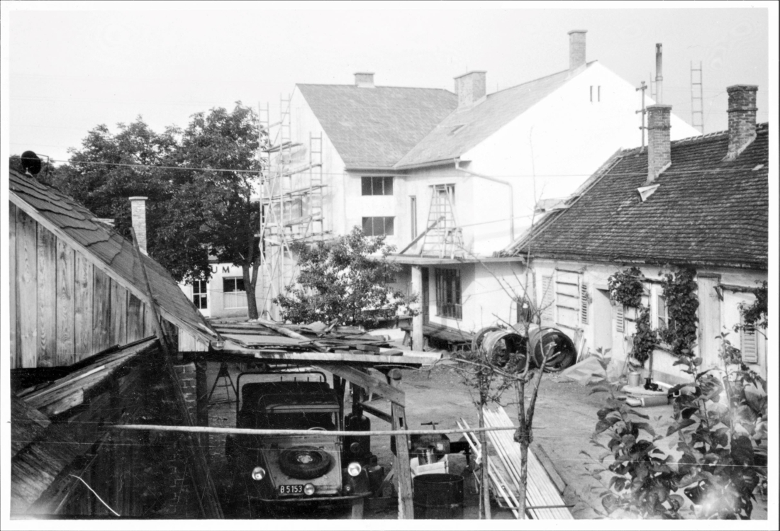 Innenhof des Installations- und Spenglerbetriebs Ludwig Schober (Steinamangererstraße 1)