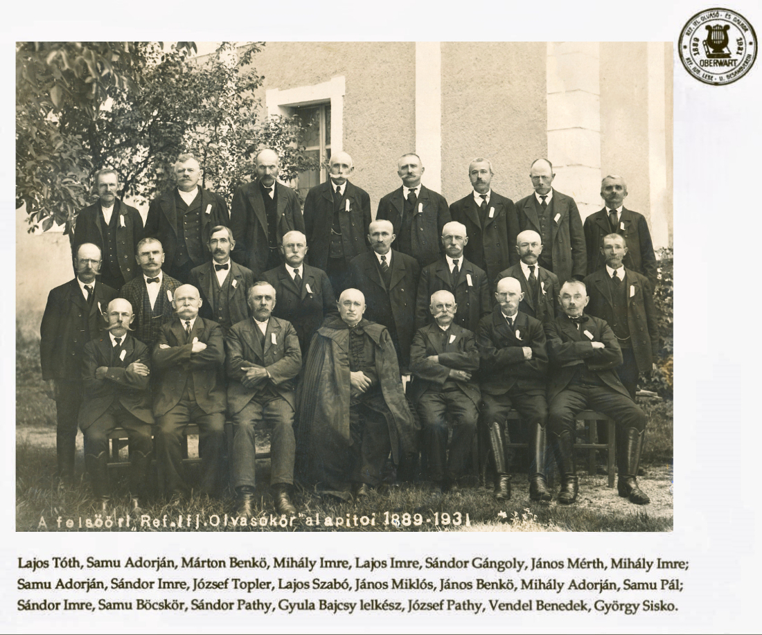 Reformierte Pfarrgemeinde:  Gründungsmitglieder mit Pfarrer Bajcsy - 1. Feier zum Bestandsjubiläum