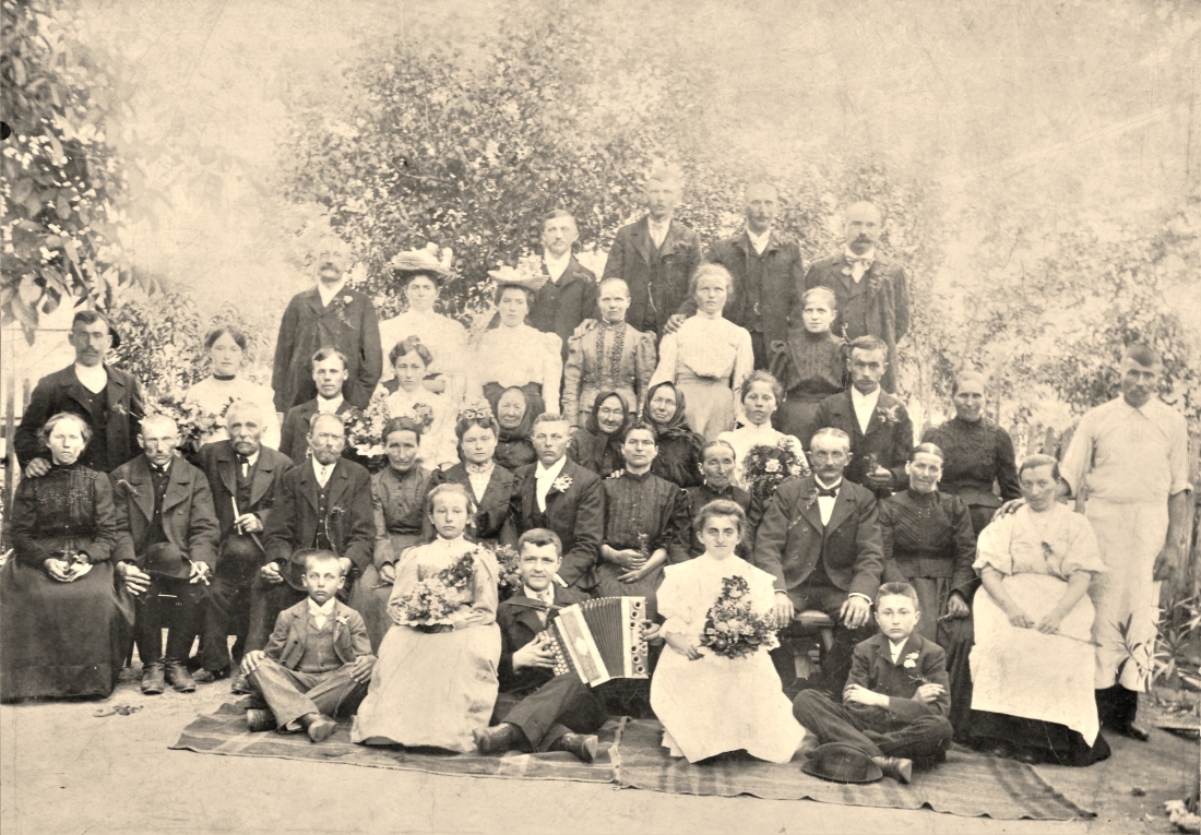 Die Hochzeitsgesellschaft der Hochzeit von Karoline Kasper (*1885/+1966) und Alexander Zambo (*1880/+1949) - OW 177 / Linke Bachgasse 8