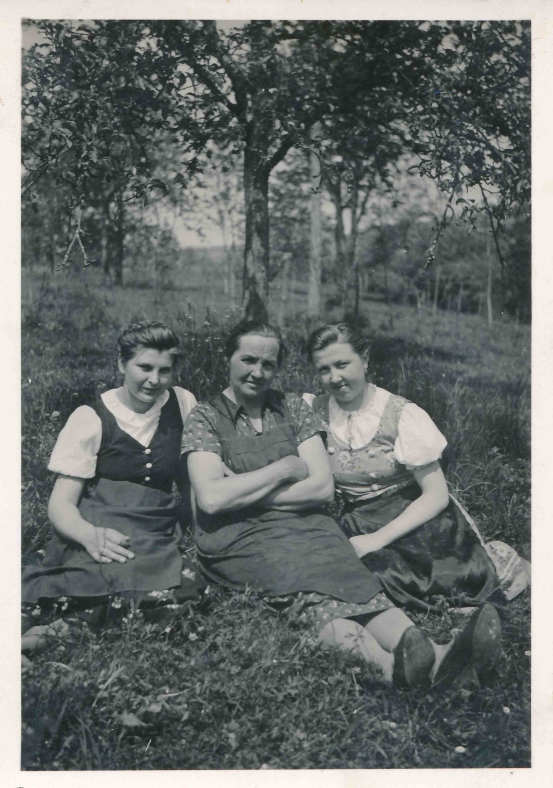 Zwei Imre-Schwestern mit ihrer Mutter Julianna Imre (geb. Sisko)