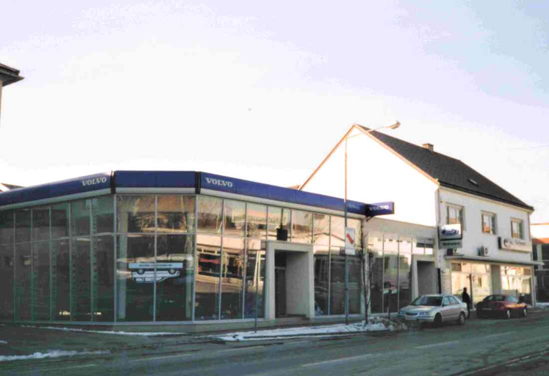Autohaus Schwarz - Ausstellungshalle (Wienerstraße 37)