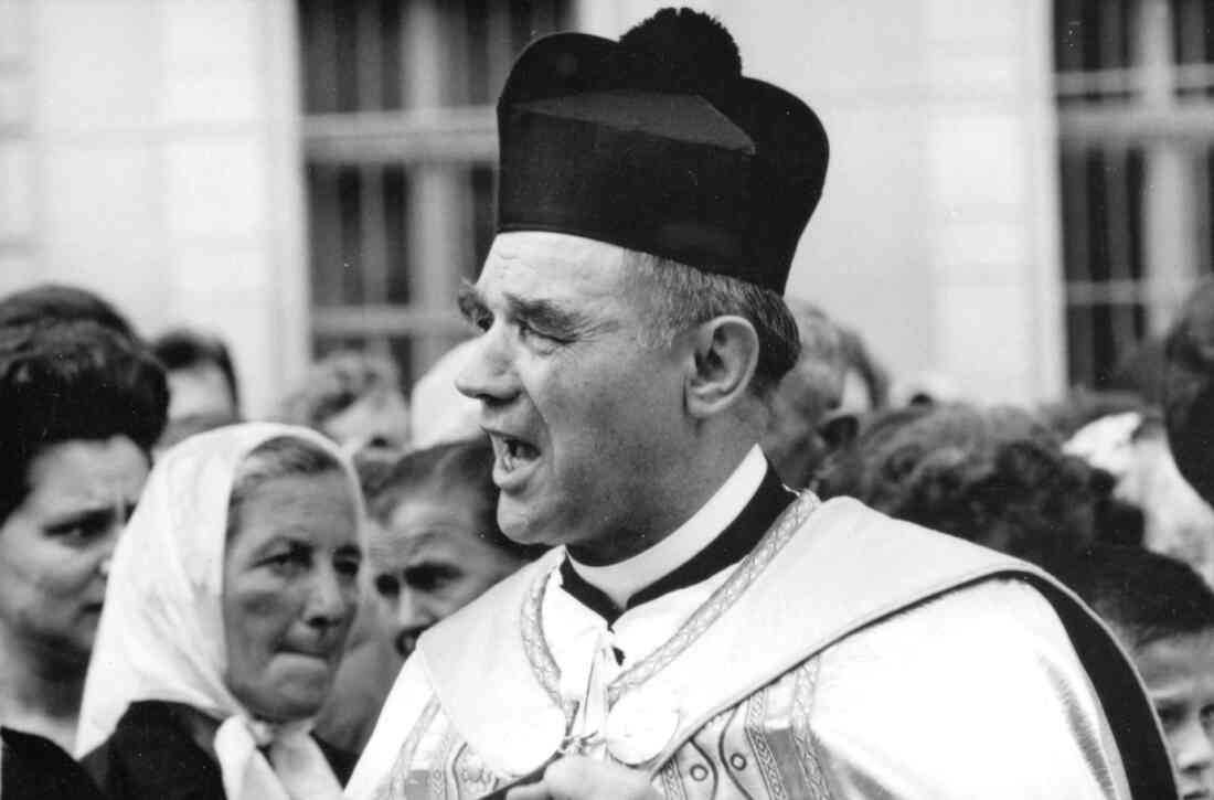 Röm. kath Pfarre: Pfarrer Dr. Matthias Heintz (*1903/+1964) anlässlich der Erstkommunion 1963