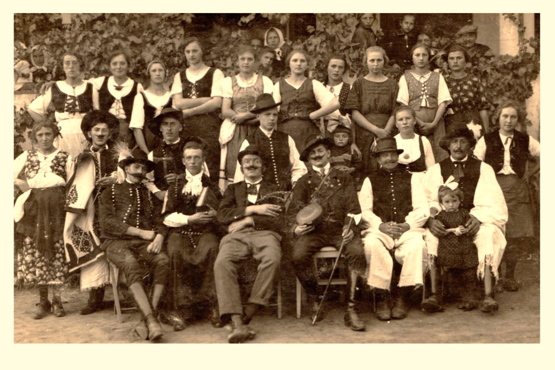 Röm. kath. Tanzgruppe anlässlich einer Theateraufführung