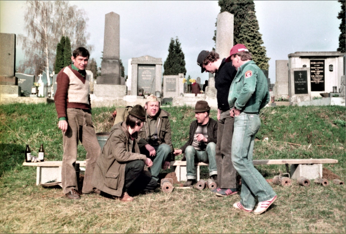 Böllerschießen im linken, unteren Teil des kath. Friedhofs - Jungschlager/Polster/Horvath/Holler/Magdits/Renner