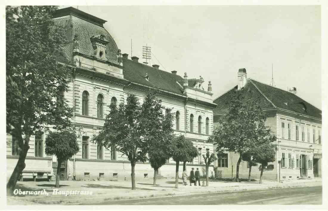 Ansichtskarte: Rathaus - rechts daneben das "Paganyhaus" (Hauptplatz 11)