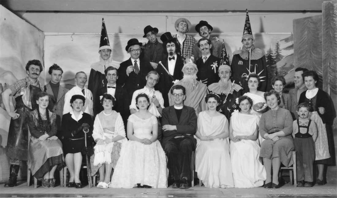 "Lumpazivagabundus" - Mitglieder der röm. kath Pfarrre als Laientheaterspieler/innen