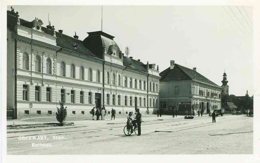 Ansichtskarte: Rathaus - rechts daneben das "Paganyhaus"