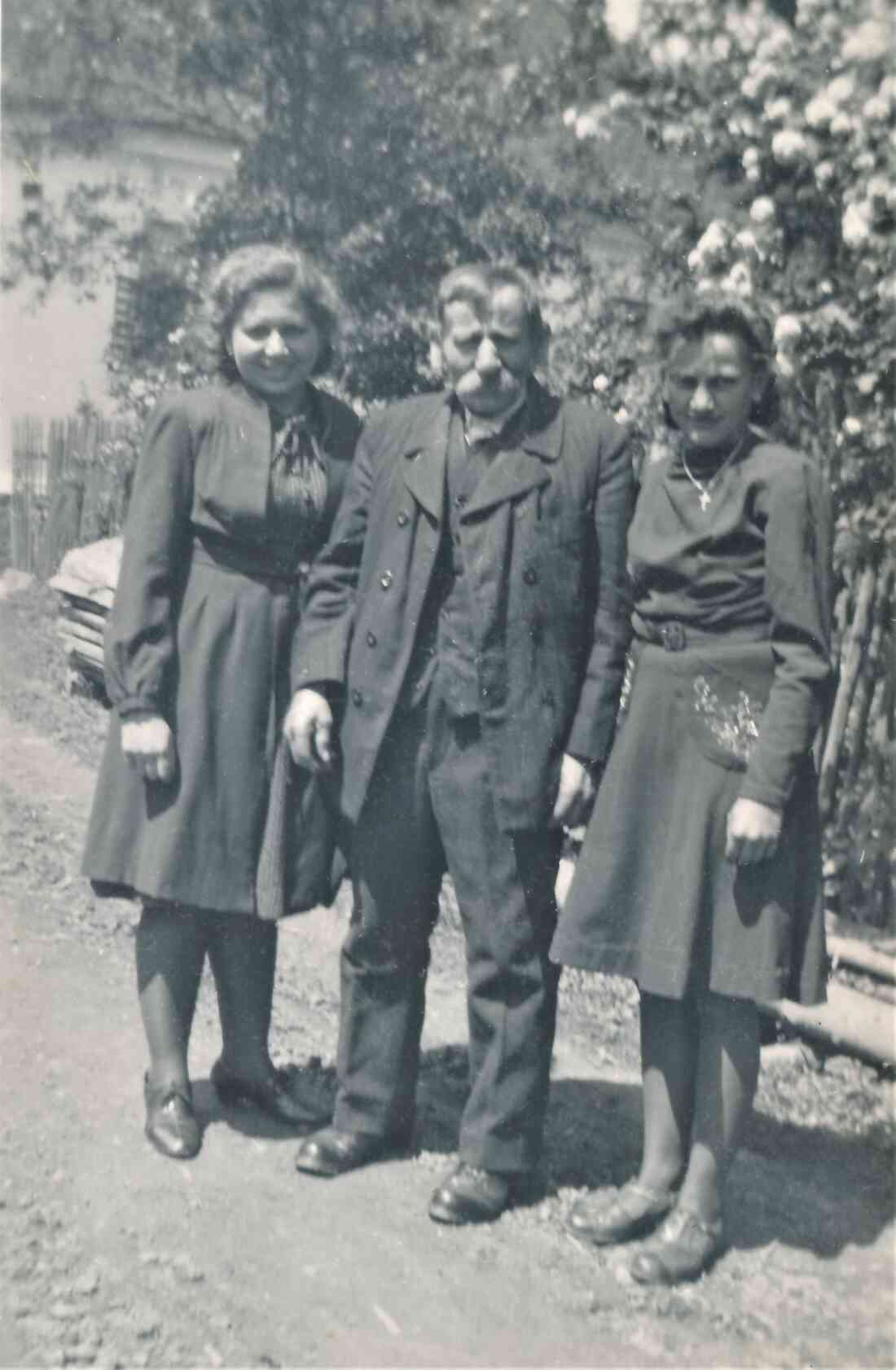 St. Martin: Maria Kern (ver. Schuch, *1921), Johann Garber (*1896/+1963)und Gisela Garber (verh. Bernhard, *1927)