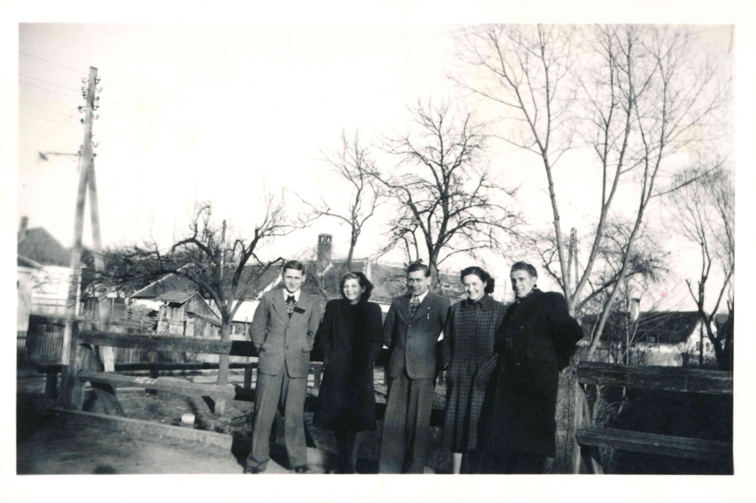 Gruppe junger OberwarterInnen auf der Unterwarter Pinkabrücke um 1952 - Molnar/Krautsak/Böcskör/Gaal/Zsamar