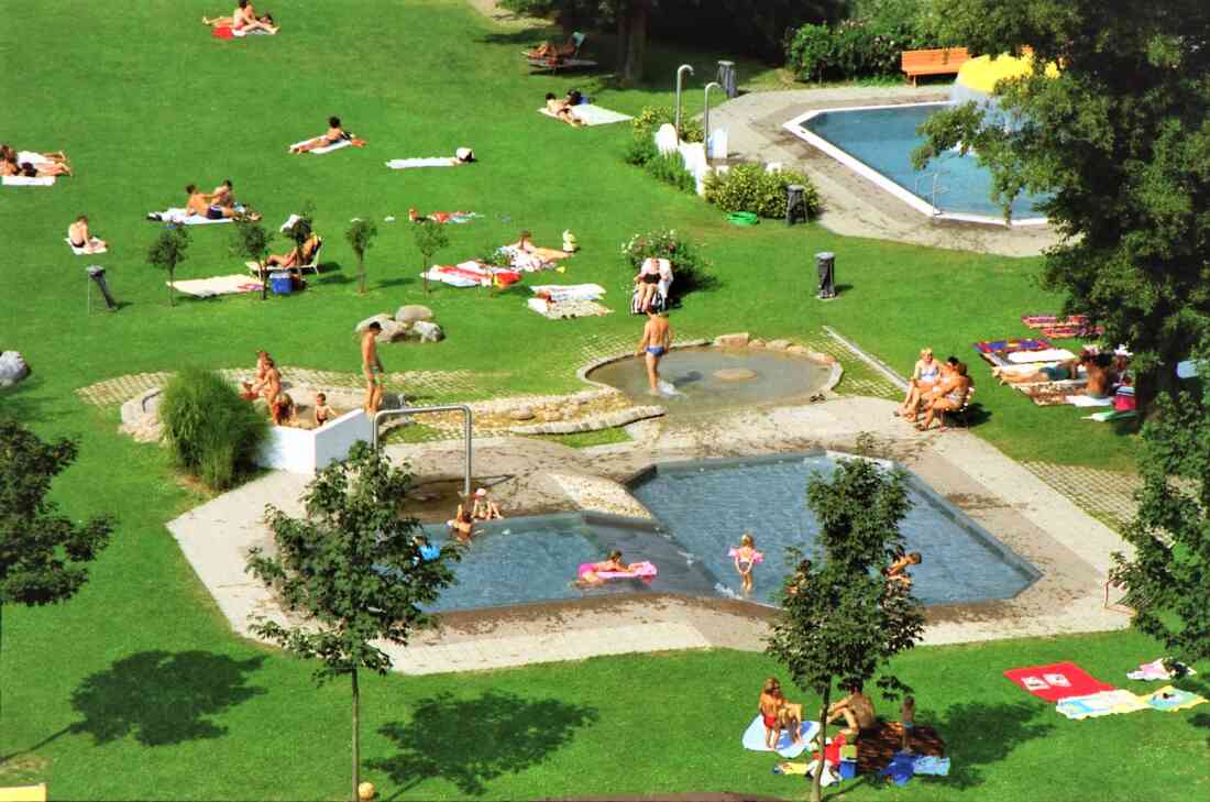 Blick auf das Kinderbecken im Freibad (Badgasse 6)