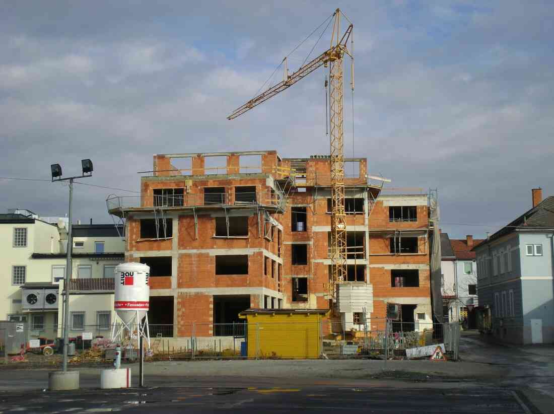 IV Center Rückseite, Hauptplatz 8