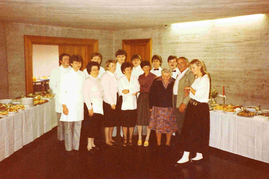 Gasthof Neubauer: "Es ist angerichtet" - Buffett im Kontaktzentrum / Oktober 1986