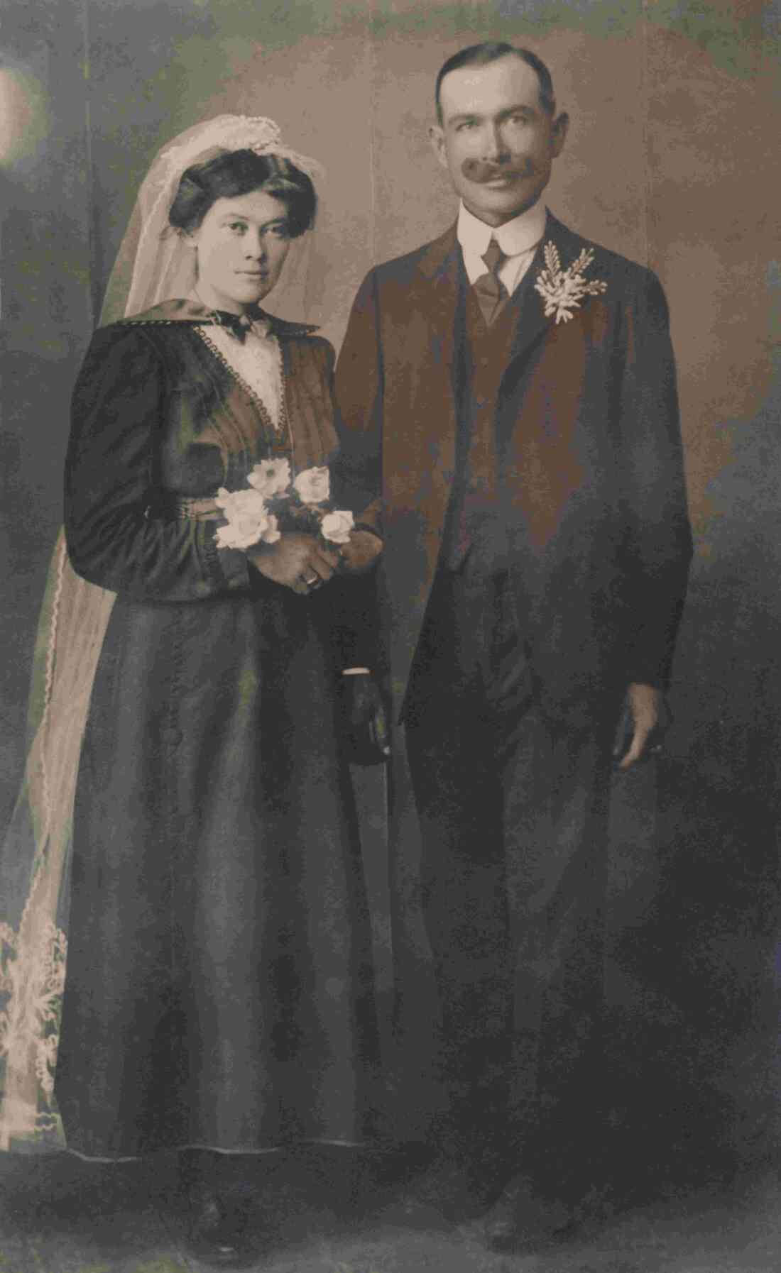 Das Hochzeitspaar Anna Krautsack/Krautszak (*1896/*1982) und Josef Böcskör (*1895/+1974) - Portraitaufnahme