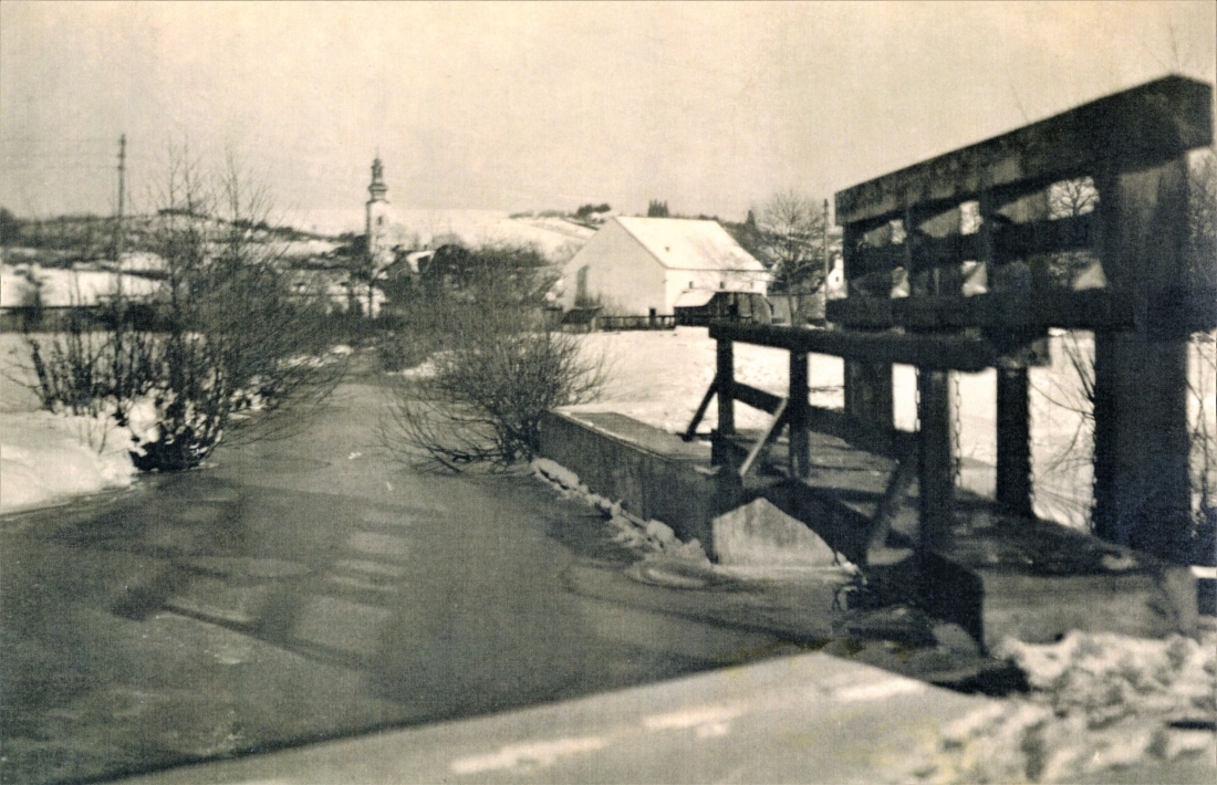 Zwischenwehr am Mühlbach, einem Pinkawasser zwischen Schmaldienst- und Raffelmühle