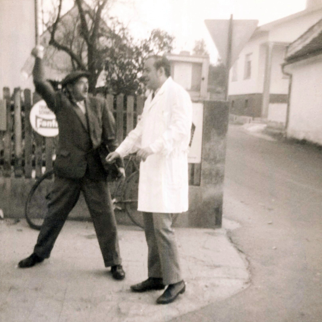 Ernst Polster und Josef Fülöp vor dem Kaufhaus Fülöp (Linke Bachgasse 42)
