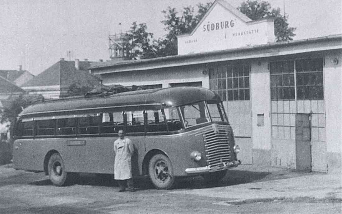 Südburg: Ein Bus der Marke Fiat 626 vor der Südburggarage (Schlainingerstraße 7)