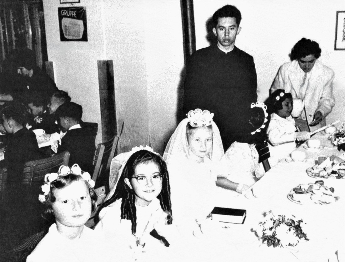 Röm. kath. Pfarre: Hl. Erstkommunion 1961 mit Kaplan Josef Mikovits