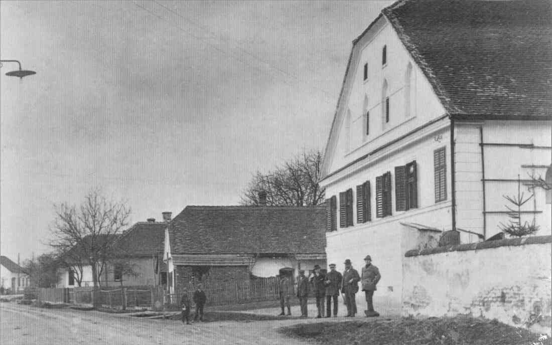 "Schwabhaus" - ehemals auch Weinhalle und Weingroßhandlung Josef Zambo (Steinamangererstraße 75)